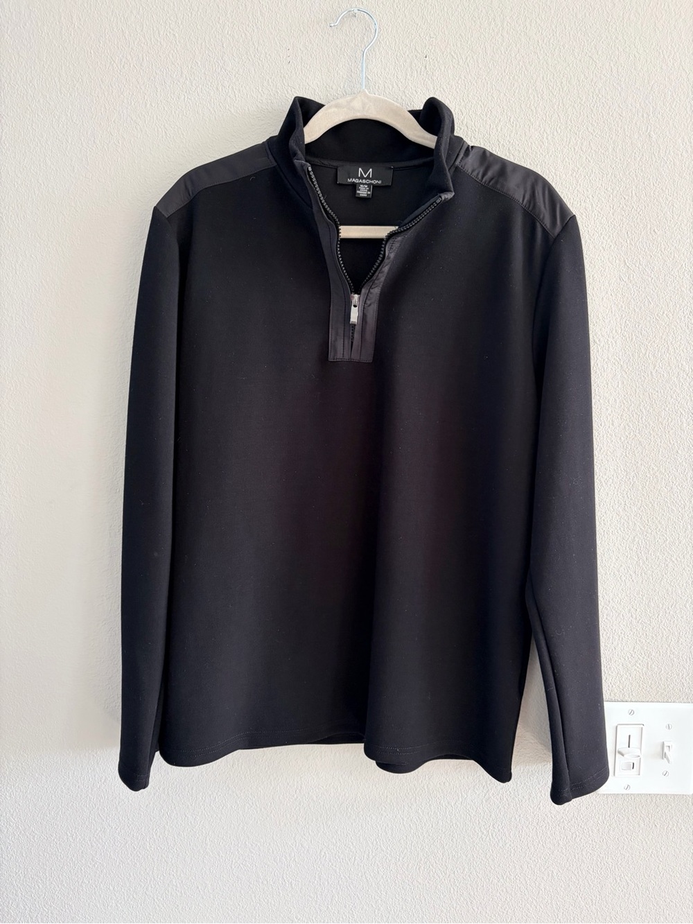 Magaschoni Men’s Black Pullover Medium